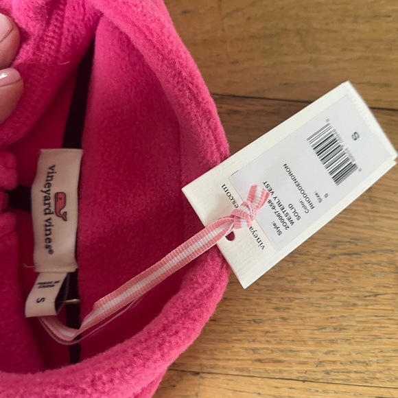 NWT Vineyard Vines pink Westerly fleece vest size small - Picture 4 of 4